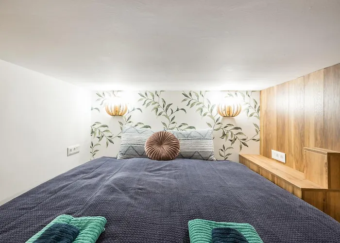 Vibrant Arty Home In Central Budapest
